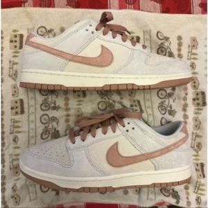 Nike dunk low “fossil rose” size 9.5